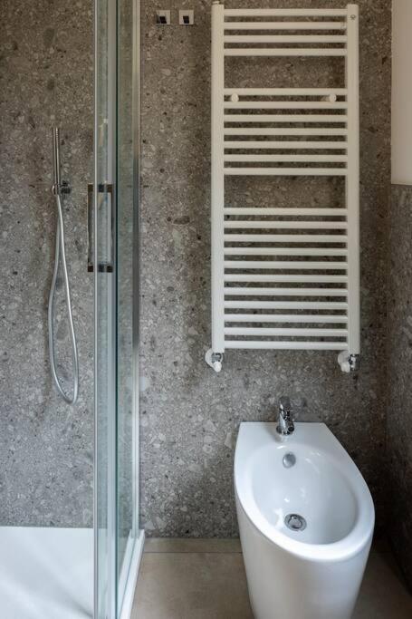 Apartment Isaia - 10 Minutes From Piazza Maggiore Bolonya Dış mekan fotoğraf